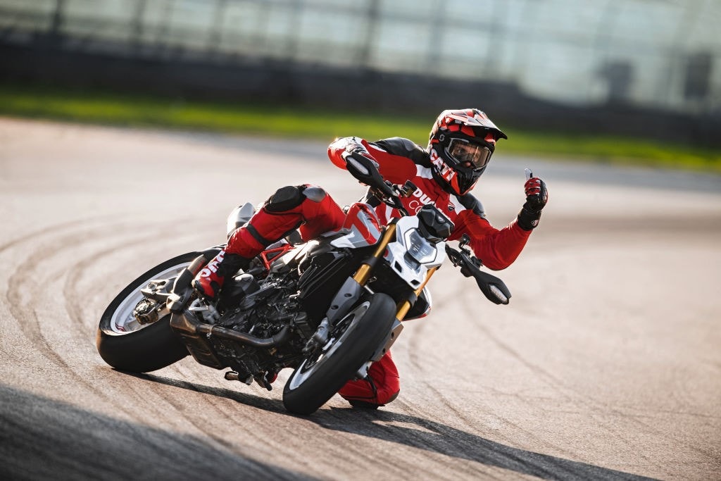 Ducati Hypermotard V2: potenza e leggerezza